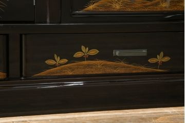 中古　輪島塗り　明斎　内扉にも精細で美しい蒔絵が施された贅沢な漆塗りの飾り棚(茶棚、違い棚、収納棚、戸棚)(定価約300万円)(R-079545)