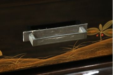 中古　輪島塗り　明斎　内扉にも精細で美しい蒔絵が施された贅沢な漆塗りの飾り棚(茶棚、違い棚、収納棚、戸棚)(定価約300万円)(R-079545)