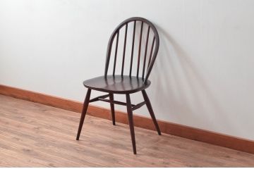 イギリスビンテージ　ERCOL(アーコール)　落ち着いた色味とシンプルなデザインが魅力的なフープバックチェア(ダイニングチェア、ウィンザーチェア、ウインザーチェア、ワークチェア、板座チェア、椅子、イス、ヴィンテージ、英国、北欧)(R-079548)