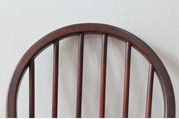 イギリスビンテージ　ERCOL(アーコール)　落ち着いた色味とシンプルなデザインが魅力的なフープバックチェア(ダイニングチェア、ウィンザーチェア、ウインザーチェア、ワークチェア、板座チェア、椅子、イス、ヴィンテージ、英国、北欧)(R-079548)