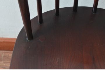 イギリスビンテージ　ERCOL(アーコール)　落ち着いた色味とシンプルなデザインが魅力的なフープバックチェア(ダイニングチェア、ウィンザーチェア、ウインザーチェア、ワークチェア、板座チェア、椅子、イス、ヴィンテージ、英国、北欧)(R-079548)