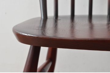 イギリスビンテージ　ERCOL(アーコール)　落ち着いた色味とシンプルなデザインが魅力的なフープバックチェア(ダイニングチェア、ウィンザーチェア、ウインザーチェア、ワークチェア、板座チェア、椅子、イス、ヴィンテージ、英国、北欧)(R-079548)