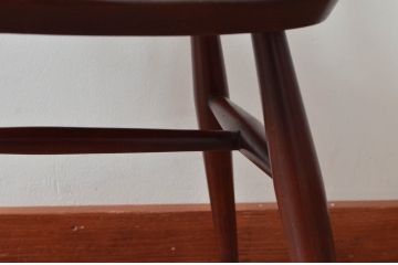 イギリスビンテージ　ERCOL(アーコール)　落ち着いた色味とシンプルなデザインが魅力的なフープバックチェア(ダイニングチェア、ウィンザーチェア、ウインザーチェア、ワークチェア、板座チェア、椅子、イス、ヴィンテージ、英国、北欧)(R-079548)