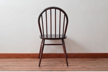 イギリスビンテージ　ERCOL(アーコール)　落ち着いた色味とシンプルなデザインが魅力的なフープバックチェア(ダイニングチェア、ウィンザーチェア、ウインザーチェア、ワークチェア、板座チェア、椅子、イス、ヴィンテージ、英国、北欧)(R-079548)