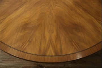 中古　アメリカ　高級輸入家具　DECCA(デッカ)　天板下収納付き　高級感のある美しい木目が魅力の大型ラウンドテーブル(丸テーブル、円卓、6人掛け、6P、食卓、ダイニングテーブル)(定価約110万円)(R-079550)
