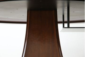 中古　アメリカ　高級輸入家具　DECCA(デッカ)　天板下収納付き　高級感のある美しい木目が魅力の大型ラウンドテーブル(丸テーブル、円卓、6人掛け、6P、食卓、ダイニングテーブル)(定価約110万円)(R-079550)