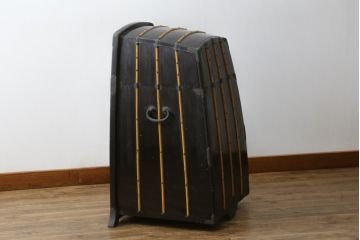 希少!!　江戸期　背負鎧櫃(よろいびつ)　彫金金具　武具　甲冑(R-079551)