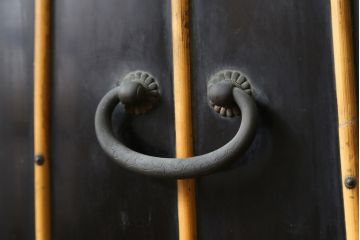希少!!　江戸期　背負鎧櫃(よろいびつ)　彫金金具　武具　甲冑(R-079551)