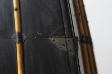 希少!!　江戸期　背負鎧櫃(よろいびつ)　彫金金具　武具　甲冑(R-079551)