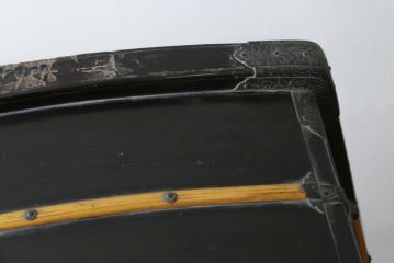 希少!!　江戸期　背負鎧櫃(よろいびつ)　彫金金具　武具　甲冑(R-079551)