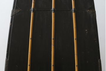 希少!!　江戸期　背負鎧櫃(よろいびつ)　彫金金具　武具　甲冑(R-079551)