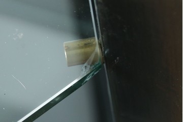 アジアンビンテージ　シノワズリ様式　照明付き　細部までこだわりの装飾が施された六角形のキュリオケース　(R-079552)