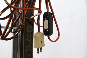 アジアンビンテージ　シノワズリ様式　照明付き　細部までこだわりの装飾が施された六角形のキュリオケース　(R-079552)