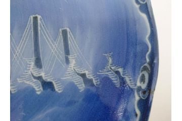 江戸期　古伊万里　染付　富士山・山水図　約30cm　9.7寸　丁寧な絵付けが優美な大皿(干し網、ツバメ、海、波、風景、和皿、和食器、九寸七分)(R-079557)