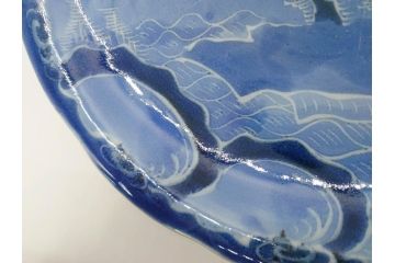 江戸期　古伊万里　染付　富士山・山水図　約30cm　9.7寸　丁寧な絵付けが優美な大皿(干し網、ツバメ、海、波、風景、和皿、和食器、九寸七分)(R-079557)