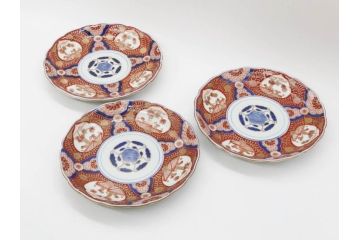 太明成化年製　赤絵　色絵　染錦　約23cm　7.4寸　緻密な意匠に惹かれる中皿3枚セット(金彩、菊、花、和皿、和食器、七寸四分)(R-079559)