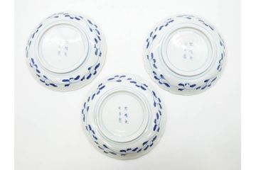 太明成化年製　赤絵　色絵　染錦　約23cm　7.4寸　緻密な意匠に惹かれる中皿3枚セット(金彩、菊、花、和皿、和食器、七寸四分)(R-079559)