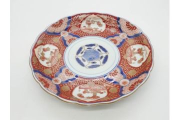 太明成化年製　赤絵　色絵　染錦　約23cm　7.4寸　緻密な意匠に惹かれる中皿3枚セット(金彩、菊、花、和皿、和食器、七寸四分)(R-079559)