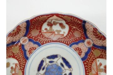 太明成化年製　赤絵　色絵　染錦　約23cm　7.4寸　緻密な意匠に惹かれる中皿3枚セット(金彩、菊、花、和皿、和食器、七寸四分)(R-079559)
