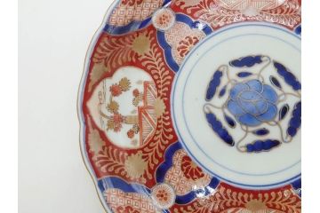 太明成化年製　赤絵　色絵　染錦　約23cm　7.4寸　緻密な意匠に惹かれる中皿3枚セット(金彩、菊、花、和皿、和食器、七寸四分)(R-079559)