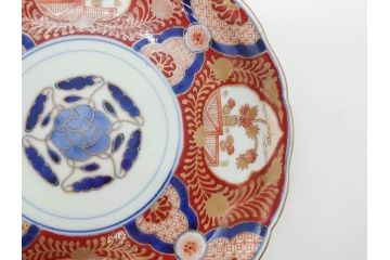 太明成化年製　赤絵　色絵　染錦　約23cm　7.4寸　緻密な意匠に惹かれる中皿3枚セット(金彩、菊、花、和皿、和食器、七寸四分)(R-079559)