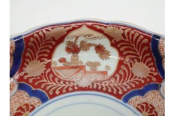 太明成化年製　赤絵　色絵　染錦　約23cm　7.4寸　緻密な意匠に惹かれる中皿3枚セット(金彩、菊、花、和皿、和食器、七寸四分)(R-079559)