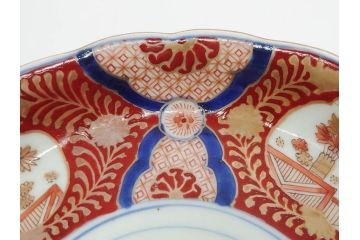 太明成化年製　赤絵　色絵　染錦　約23cm　7.4寸　緻密な意匠に惹かれる中皿3枚セット(金彩、菊、花、和皿、和食器、七寸四分)(R-079559)