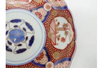 太明成化年製　赤絵　色絵　染錦　約23cm　7.4寸　緻密な意匠に惹かれる中皿3枚セット(金彩、菊、花、和皿、和食器、七寸四分)(R-079559)