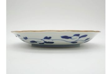 太明成化年製　赤絵　色絵　染錦　約23cm　7.4寸　緻密な意匠に惹かれる中皿3枚セット(金彩、菊、花、和皿、和食器、七寸四分)(R-079559)