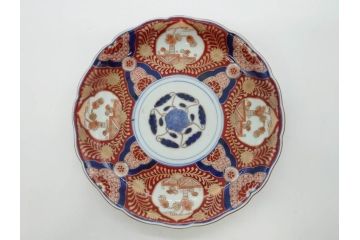 太明成化年製　赤絵　色絵　染錦　約23cm　7.4寸　緻密な意匠に惹かれる中皿3枚セット(金彩、菊、花、和皿、和食器、七寸四分)(R-079559)