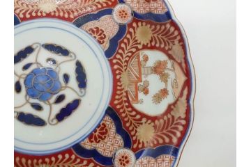 太明成化年製　赤絵　色絵　染錦　約23cm　7.4寸　緻密な意匠に惹かれる中皿3枚セット(金彩、菊、花、和皿、和食器、七寸四分)(R-079559)
