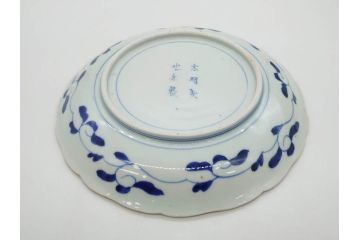 太明成化年製　赤絵　色絵　染錦　約23cm　7.4寸　緻密な意匠に惹かれる中皿3枚セット(金彩、菊、花、和皿、和食器、七寸四分)(R-079559)