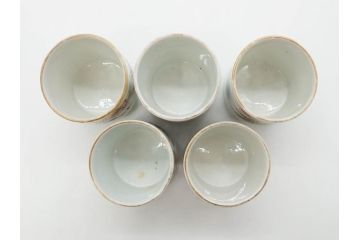 江戸期　古伊万里　染付　牡丹のデザインが上品なお猪口5客セット(金彩、ちょう、蝶、花、蕎麦猪口、酒器、おちょこ、御猪口、湯呑み、湯のみ、和食器)(R-079563)
