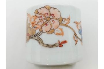 江戸期　古伊万里　染付　牡丹のデザインが上品なお猪口5客セット(金彩、ちょう、蝶、花、蕎麦猪口、酒器、おちょこ、御猪口、湯呑み、湯のみ、和食器)(R-079563)