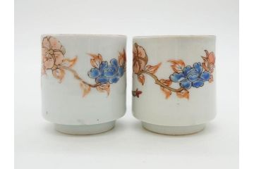 江戸期　古伊万里　染付　牡丹のデザインが上品なお猪口5客セット(金彩、ちょう、蝶、花、蕎麦猪口、酒器、おちょこ、御猪口、湯呑み、湯のみ、和食器)(R-079563)