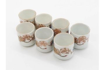 江戸期　古伊万里　染付　緻密な絵付けが美しいお猪口7客セット(金彩、ちょう、蝶、花、蕎麦猪口、酒器、おちょこ、御猪口、湯呑み、湯のみ、和食器)(R-079565)