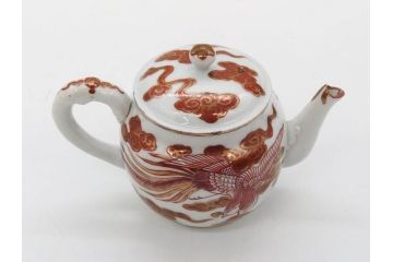 明治期　九谷焼　赤絵　金彩　鳳凰図　厳かな風格のある急須(鳥、雲文、和食器、水注、茶道具、茶器、水指、水差)(R-079566)