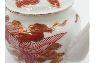 明治期　九谷焼　赤絵　金彩　鳳凰図　厳かな風格のある急須(鳥、雲文、和食器、水注、茶道具、茶器、水指、水差)(R-079566)
