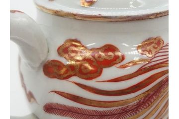 明治期　九谷焼　赤絵　金彩　鳳凰図　厳かな風格のある急須(鳥、雲文、和食器、水注、茶道具、茶器、水指、水差)(R-079566)