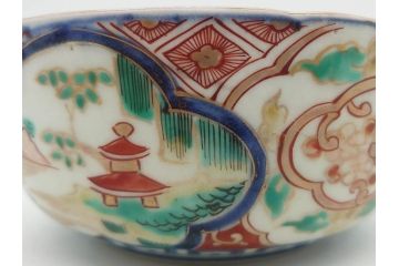 江戸期　古伊万里　染付　5.1寸・2.9寸　匠の美技が光る鉢2点&蓋付き湯呑みセット(山水図、楼閣図、風景、松竹梅、吉祥文様、煎茶、湯のみ、金彩、深皿、中皿、和食器、和皿、五寸一分、二寸九分)(R-079568)