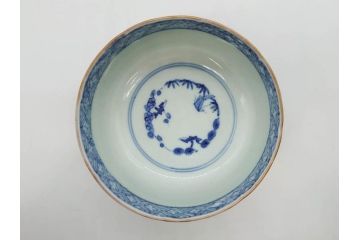 江戸期　古伊万里　染付　5.1寸・2.9寸　匠の美技が光る鉢2点&蓋付き湯呑みセット(山水図、楼閣図、風景、松竹梅、吉祥文様、煎茶、湯のみ、金彩、深皿、中皿、和食器、和皿、五寸一分、二寸九分)(R-079568)