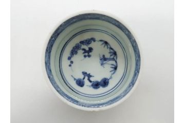 江戸期　古伊万里　染付　5.1寸・2.9寸　匠の美技が光る鉢2点&蓋付き湯呑みセット(山水図、楼閣図、風景、松竹梅、吉祥文様、煎茶、湯のみ、金彩、深皿、中皿、和食器、和皿、五寸一分、二寸九分)(R-079568)
