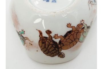 明治期　伊万里　肥蝶山　栞岳造　独創的な亀のデザインが目を引く茶器セット(金彩、天清鶴能高、急須、湯冷まし、湯飲み5客、塩笥茶碗、かめ、カメ、磁器、茶道具)(R-079569)