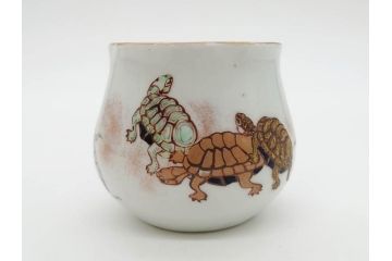 明治期　伊万里　肥蝶山　栞岳造　独創的な亀のデザインが目を引く茶器セット(金彩、天清鶴能高、急須、湯冷まし、湯飲み5客、塩笥茶碗、かめ、カメ、磁器、茶道具)(R-079569)