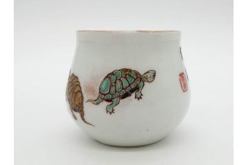 明治期　伊万里　肥蝶山　栞岳造　独創的な亀のデザインが目を引く茶器セット(金彩、天清鶴能高、急須、湯冷まし、湯飲み5客、塩笥茶碗、かめ、カメ、磁器、茶道具)(R-079569)