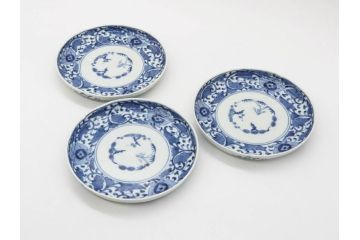 江戸期　古伊万里　染付　冨貴長春　松竹梅　牡丹唐草文様　約17cm　5.6寸　雅な絵付けに目を奪われる中皿3枚セット(窓絵、和皿、和食器、五寸六分)(R-079572)