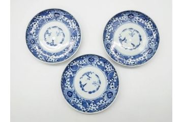 江戸期　古伊万里　染付　冨貴長春　松竹梅　牡丹唐草文様　約17cm　5.6寸　雅な絵付けに目を奪われる中皿3枚セット(窓絵、和皿、和食器、五寸六分)(R-079572)
