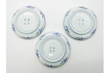 江戸期　古伊万里　染付　冨貴長春　松竹梅　牡丹唐草文様　約17cm　5.6寸　雅な絵付けに目を奪われる中皿3枚セット(窓絵、和皿、和食器、五寸六分)(R-079572)