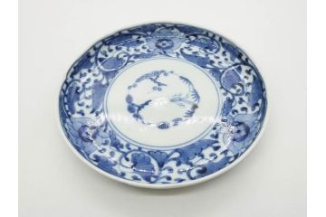 江戸期　古伊万里　染付　冨貴長春　松竹梅　牡丹唐草文様　約17cm　5.6寸　雅な絵付けに目を奪われる中皿3枚セット(窓絵、和皿、和食器、五寸六分)(R-079572)