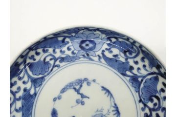 江戸期　古伊万里　染付　冨貴長春　松竹梅　牡丹唐草文様　約17cm　5.6寸　雅な絵付けに目を奪われる中皿3枚セット(窓絵、和皿、和食器、五寸六分)(R-079572)